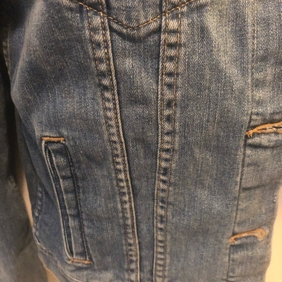 Levi’s Relaxed Ex Boyfriend Stretch Jean Jacket Sz. Medium Wash Light Distress - Picture 6 of 11